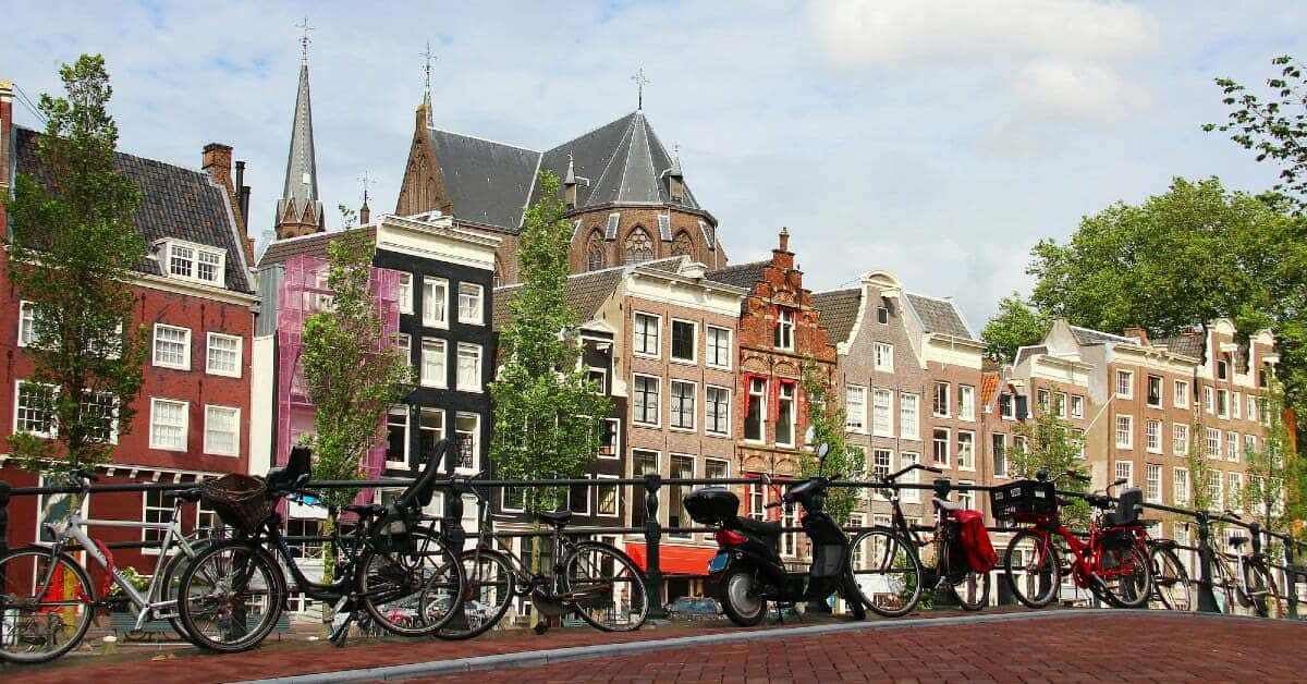 Will AI dominate in 2024 or sustainability take the cake? Here's what to expect from the Amsterdam startup ecosystem in 2024