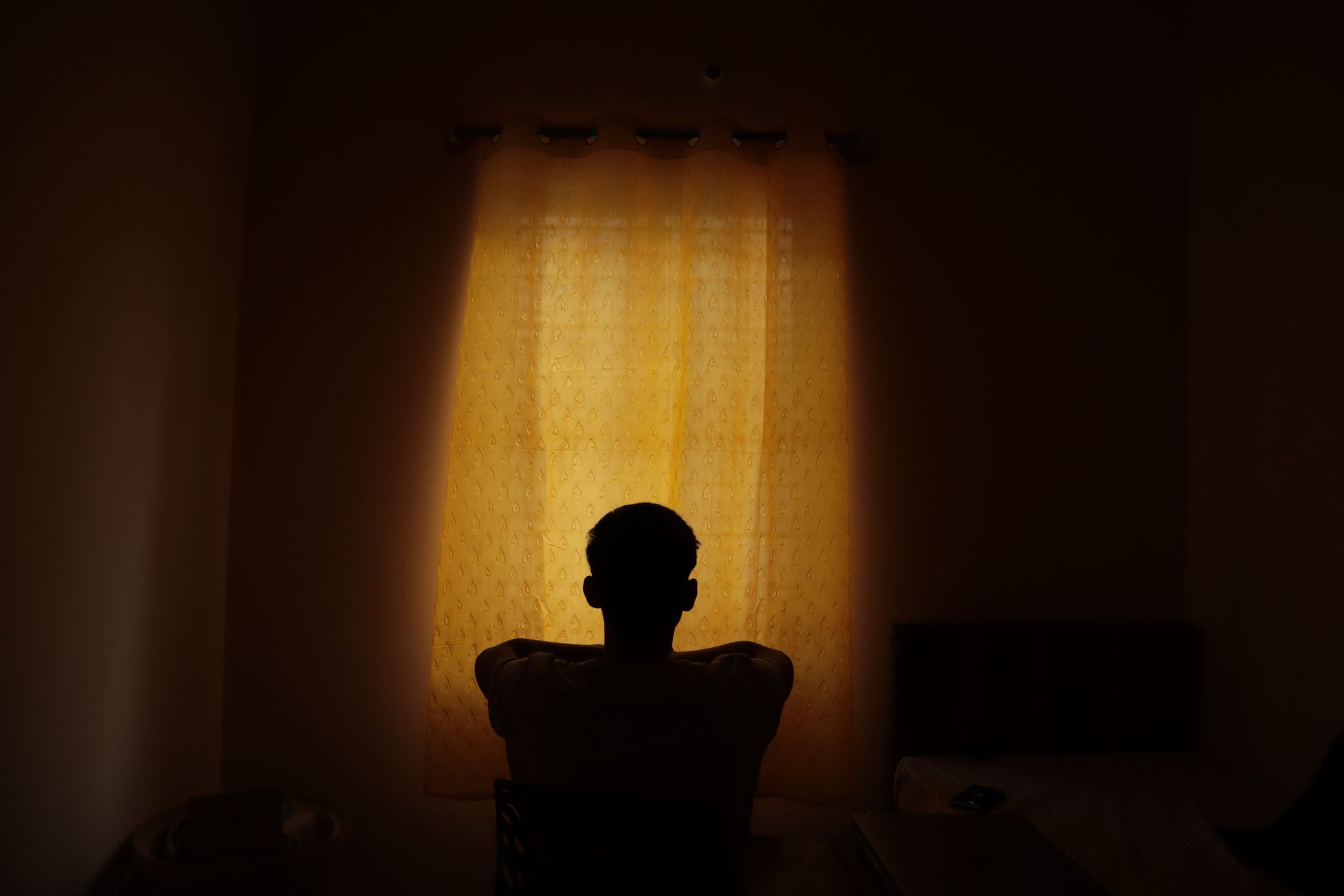 Adults who feel loneliest in a full room aren't ungrateful or cold, they may simply have learned long ago that being understood and being surrounded are two completely different things