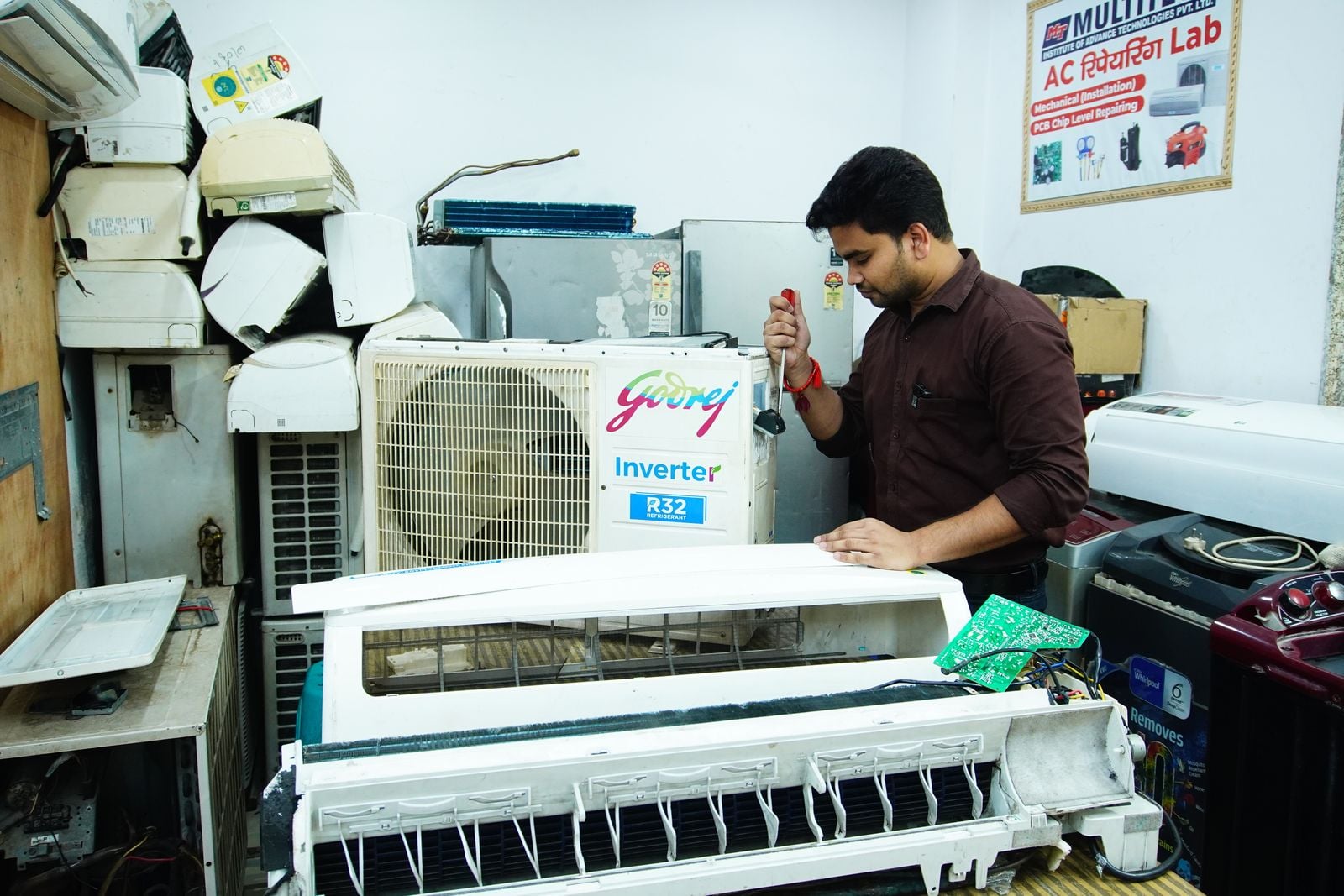 The air conditioner is a 120-year-old machine the industry calls finished — the engineers ripping out its compressor entirely are quietly proving that framing wrong