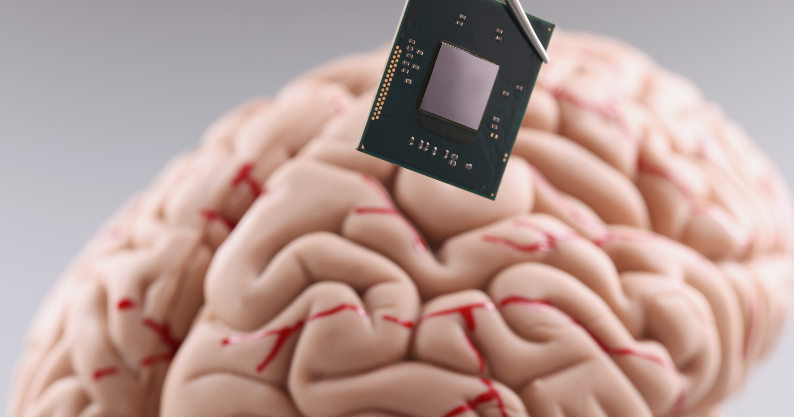 I use an AI as an external hard drive for my own memory, and the strange part is how much better my thinking got once I stopped asking my brain to store everything
