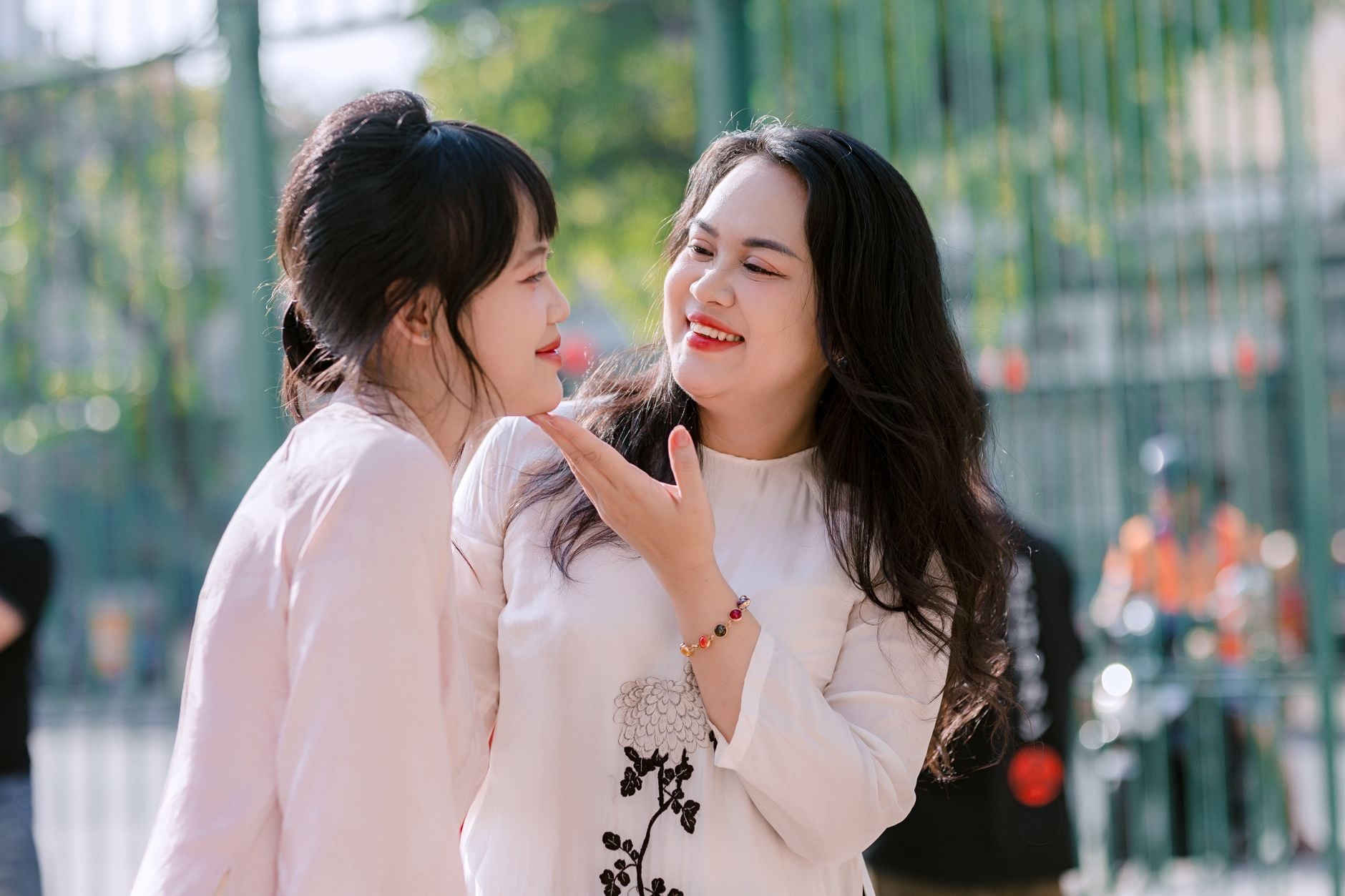 The claim that the kindest people have few friends is mostly false: kindness and agreeableness predict being more liked and having more close friends, not fewer, and everyone keeps a small inner circle, so a kind person with few friends is normal rather than cursed