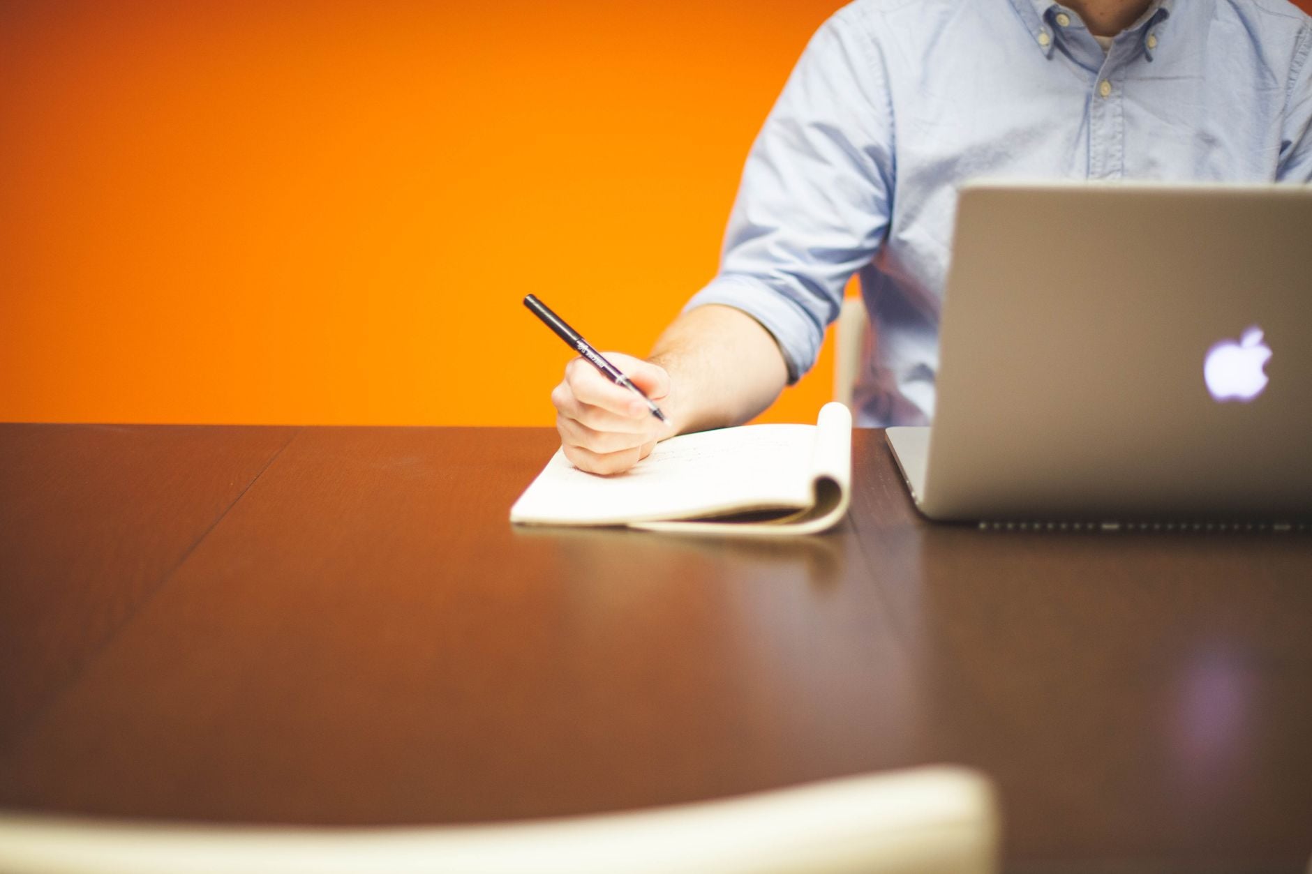 Writing notes by hand does seem to help learning, but a new experiment shows the real advantage is smaller and stranger than the internet says
